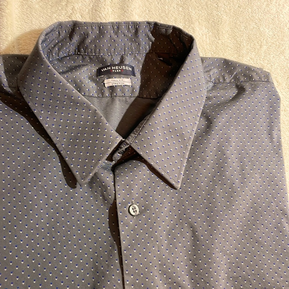 Van Heusen Flex  one pocket long sleeve button up. Tall fit stretch 19 35/36